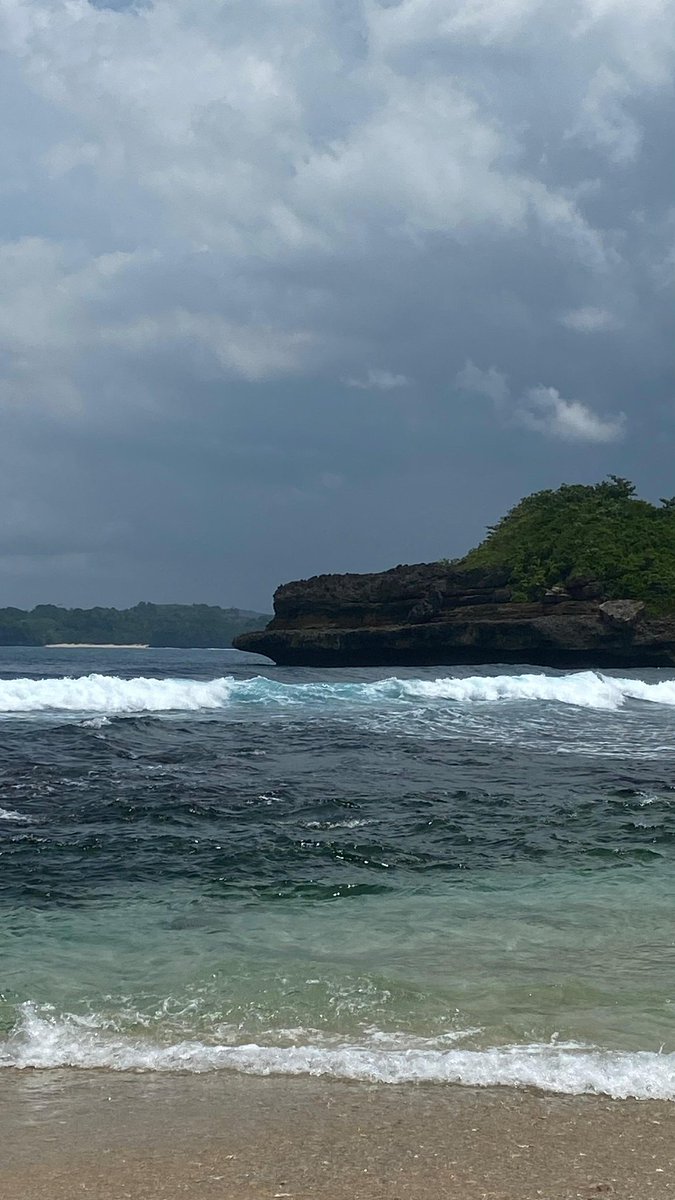 nfrdsa's tweet image. Membelang🩶