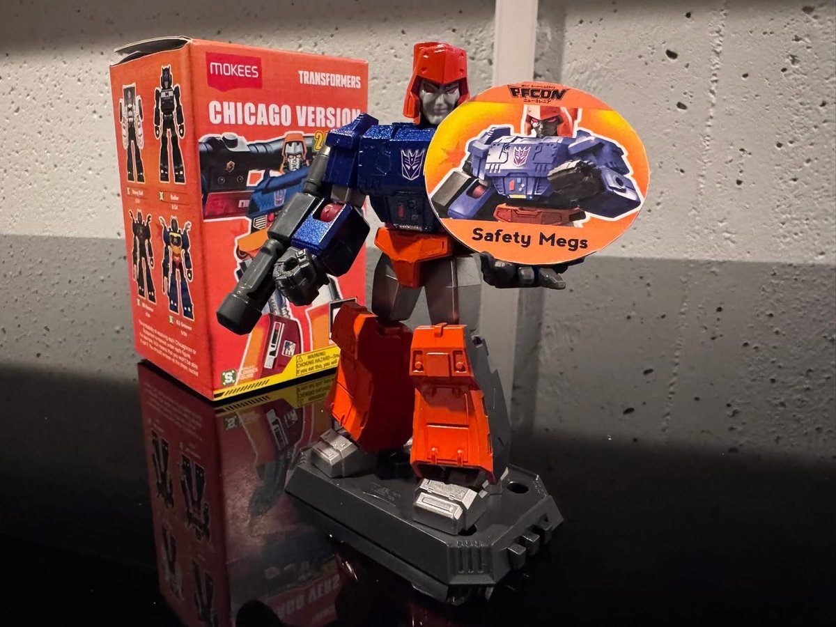 collecticon's tweet photo. Blokees Safety Megatron custom debuting at #dairycon2025

#transformers #transfotmerscustoms #megatron #blokees https://t.co/SiZ2aZZkFK