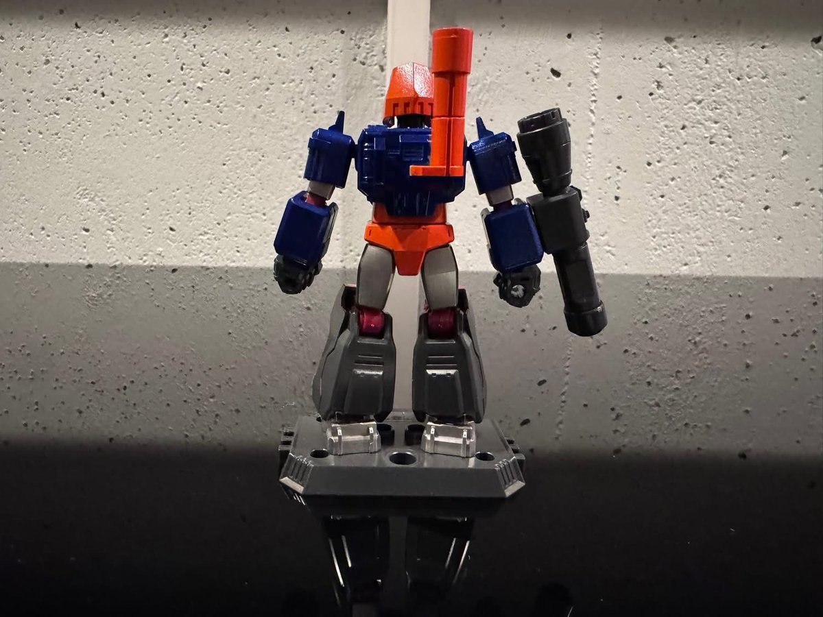 collecticon's tweet photo. Blokees Safety Megatron custom debuting at #dairycon2025

#transformers #transfotmerscustoms #megatron #blokees https://t.co/SiZ2aZZkFK
