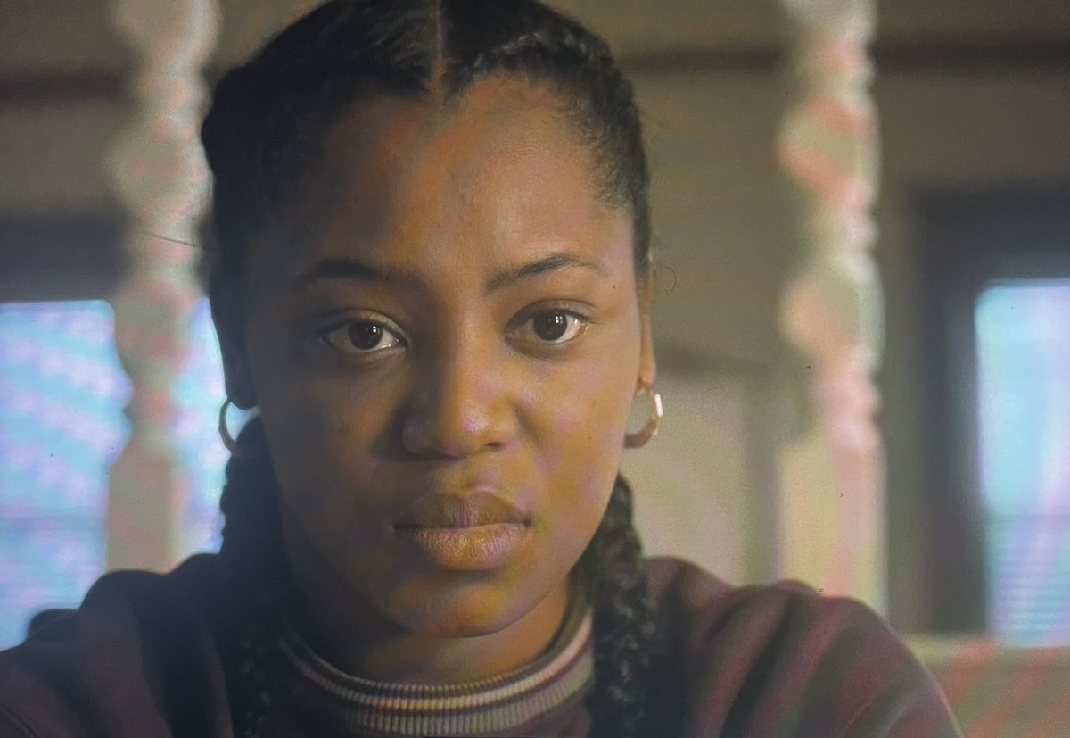 adryanashton's tweet photo. really love RK’s attention to detail when it comes to character development, one small change i noticed in Juke becoming darker is she’s now wearing the same style of braids older Juke had in the OG Power #RaisingKanan https://t.co/ryWIWZkZES