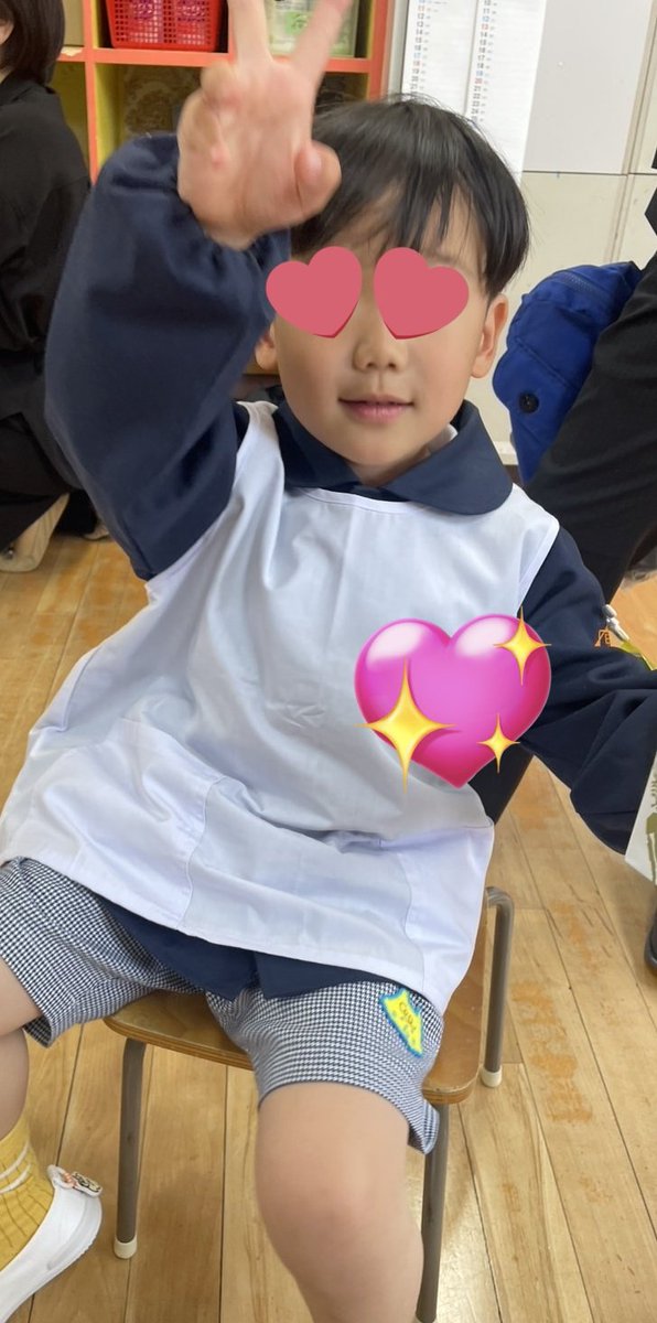 こんにちは⤴️
愛しの年下くん

今日は初登園で
お迎えはバアバ🤭

少し遅れお迎え
お友達はママが居るのに
不安そうな顔で待ってた🥺
バアバの顔見てニッコリ😊
でも
ママは？
ママが居ないと泣いちゃったって😭
チューリップのお歌を歌よ🎵
おトイレ出来なかったとか報告してくれた😊
頑張ったね👍