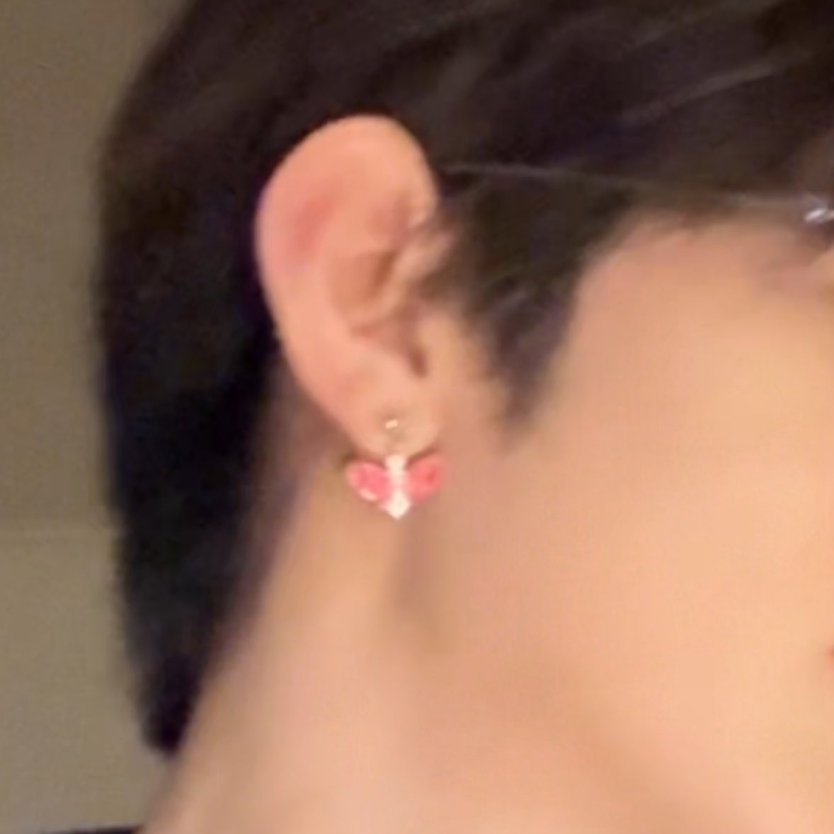 haoseelie's tweet photo. zhang hao wearing a cute pink butterfly earring while looking hot as hell he's CRAZY https://t.co/J1TGio9bGj