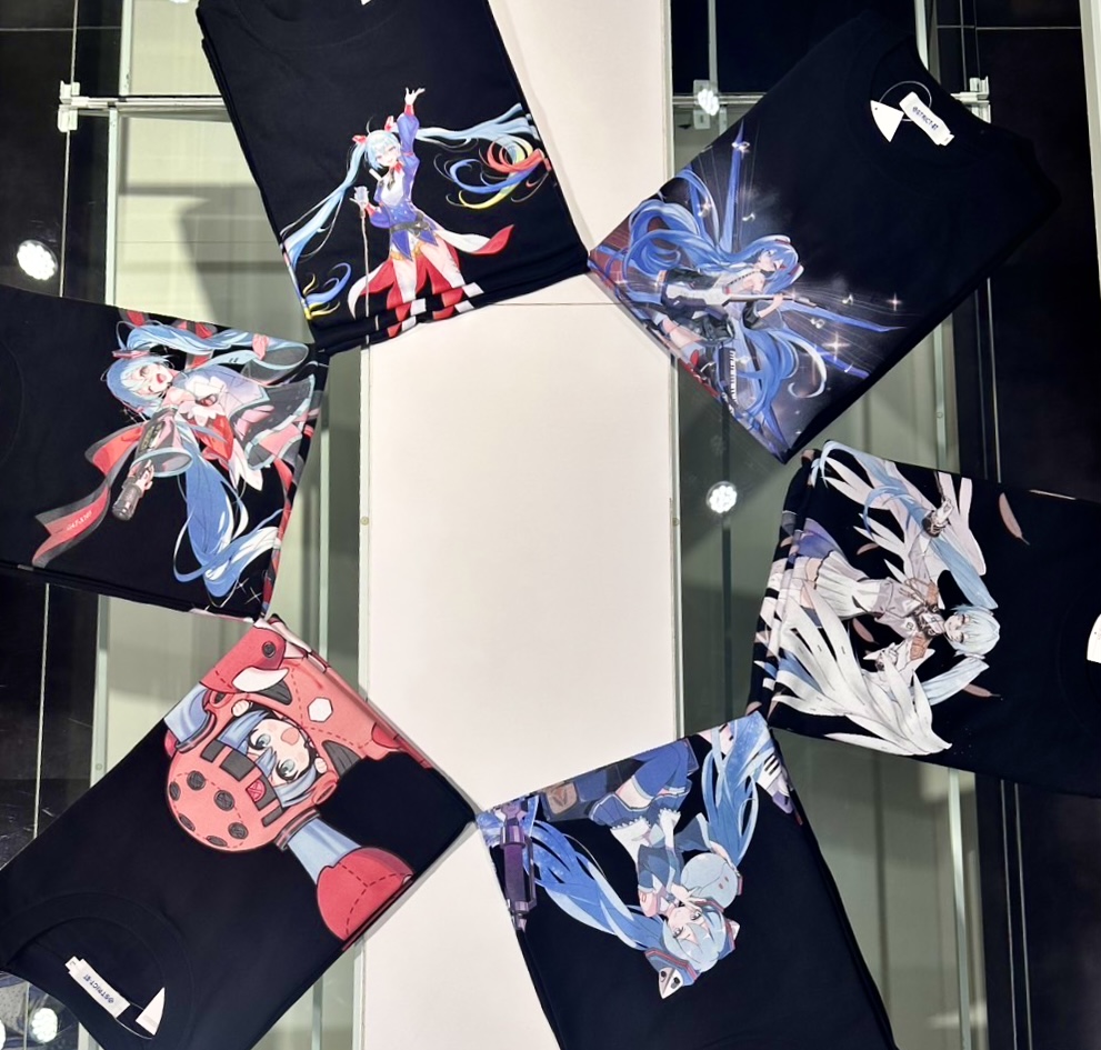 XL STRICT-G 初音ミク×ズゴック（シャア専用） Tシャツ ガンダム