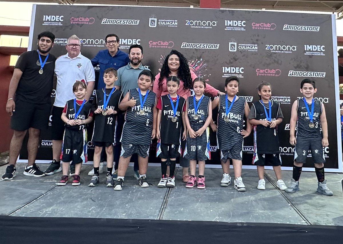 imdeccln's tweet photo. Culmina con gran éxito el Torneo de Basquetbol, que organizó la Academia MSB del Polideportivo Valle Alto. Muchas felicidades a todos los que participaron, sobre todo, aquellos que fueron galardonados. 🏀🏀🏅👏👏

#CapitalDeBienestar
#AyuntamientoDeCuliacán https://t.co/8csTvmWKtd