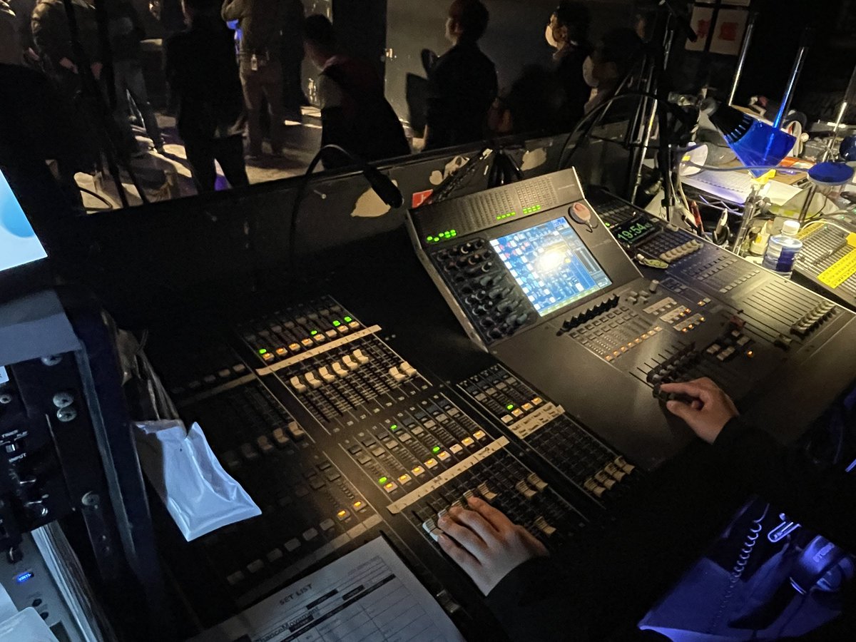 LesPlCo1's tweet photo. 本日はライブハウス業務…
やはりフェーダーが多い😅
#YAMAHA
#デジタルミキサー
#M7CL https://t.co/zqBYhaDw3V