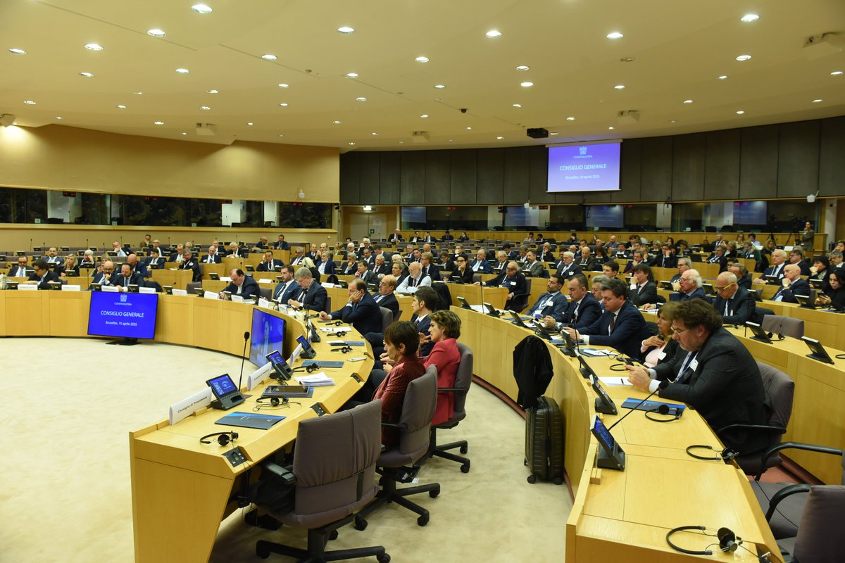 ConfindustriaEU 🇪🇺🇮🇹 (@confindustriaeu) on Twitter photo 📘 80% of national legislation results from decisions adopted by the #EuropeanUnion. That’s why yesterday <a href="/Confindustria/">Confindustria</a> held a meeting of its General Council in #Brussels, at the <a href="/Europarl_IT/">Parlamento europeo</a>.
🗣️ Chaired by President Emanuele Orsini, the Council brought together over 100 📘 80% of national legislation results from decisions adopted by the #EuropeanUnion. That’s why yesterday <a href="/Confindustria/">Confindustria</a> held a meeting of its General Council in #Brussels, at the <a href="/Europarl_IT/">Parlamento europeo</a>.
🗣️ Chaired by President Emanuele Orsini, the Council brought together over 100