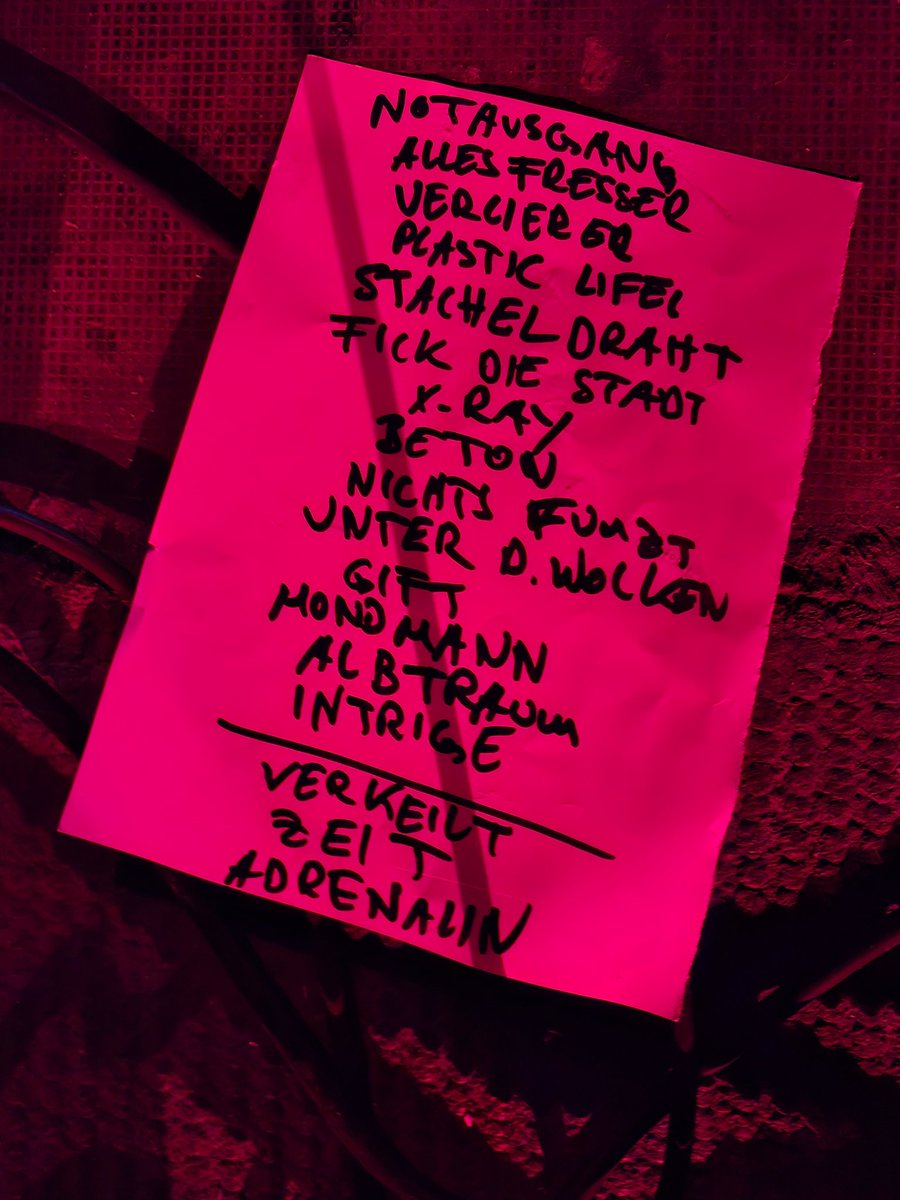 gepo1303's tweet photo. Setlist Die Verlierer

Konzert: AZ, Aachen 🇩🇪
Datum: 10.04.2025
Dauer: ~1 Stunde
Energie: 10/10 

#DieVerlierer @AzAachen #setlist #concertsetlist #punk #postpunk https://t.co/9iurSYioEE