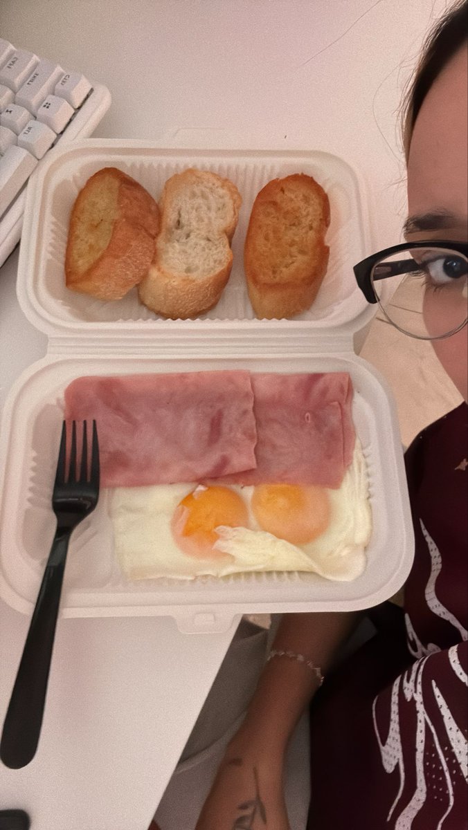 Alondra q haces despierta... Yo me estoy arreglando para la escuela