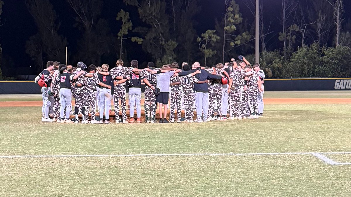 ichighschool's tweet photo. Respect for the game. Respect for each other. Baseball. #Gatorbaseball #Respectforthegame #Baseballlife @ICHS_AD @2021Swamp @ECSAthletics1 💚🐊💛⚾️⚾️⚾️ https://t.co/Q2onvSb7qs