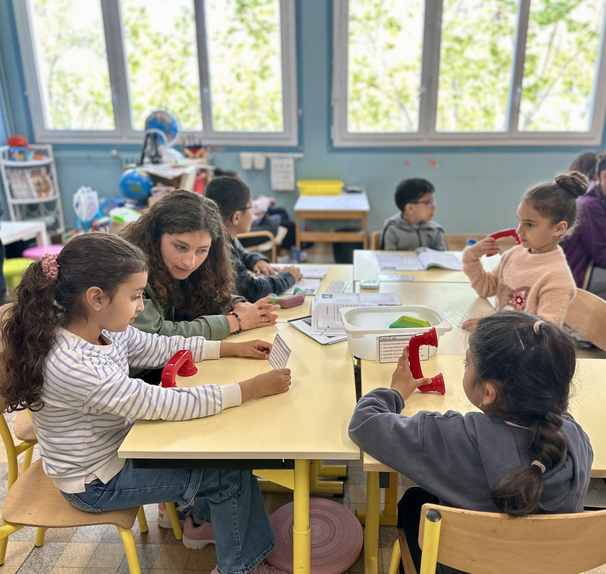 Immersion à l’école Les Moulins à Nice avec des élèves de CP et CE1 en #StageDeRéussite: un dispositif #VacancesApprenantes pour consolider les savoirs fondamentaux et promouvoir l’égalité des chances. Bravo à ces élèves motivés et à leurs enseignants engagés!