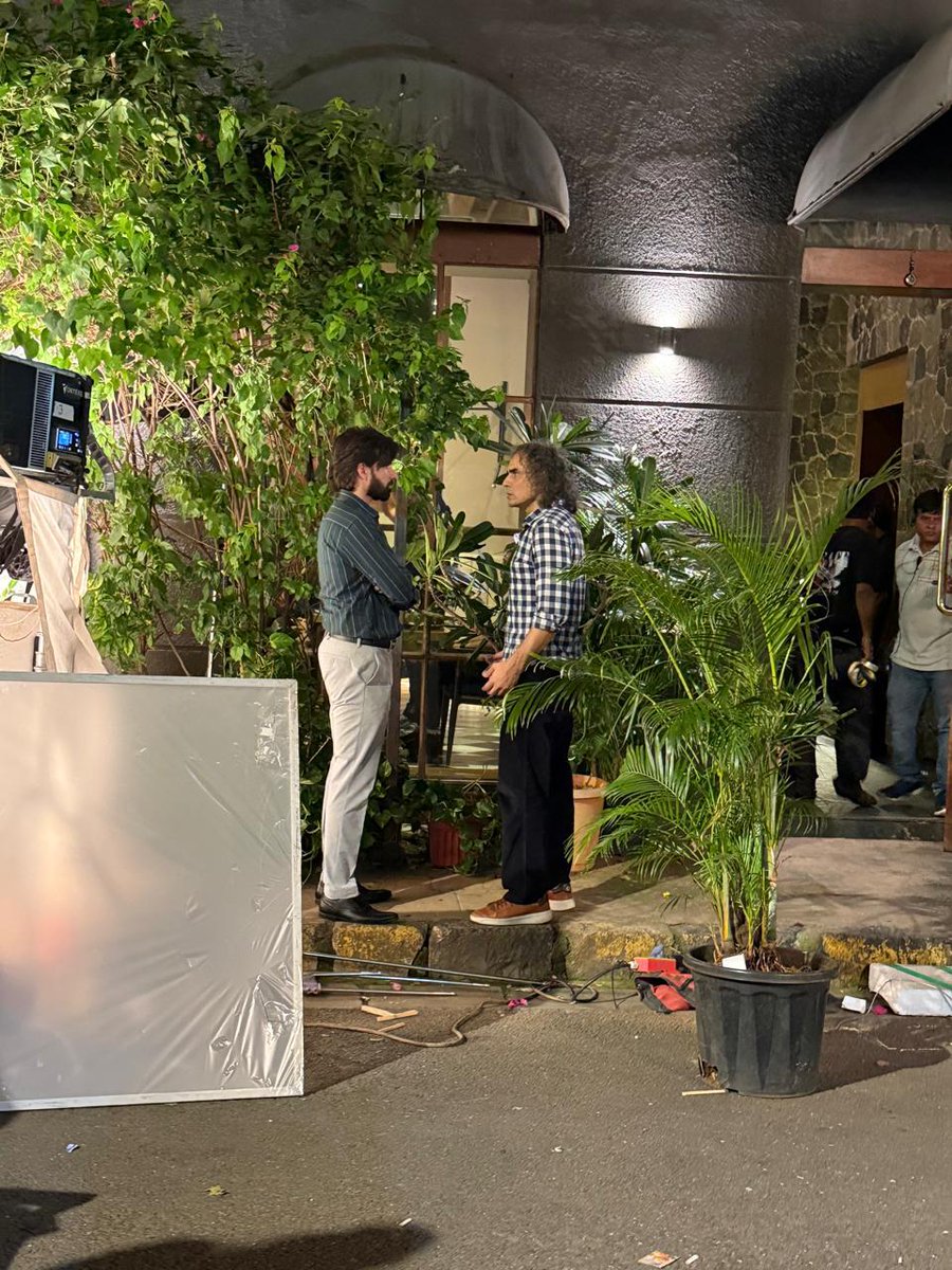 bombaytimes's tweet photo. #Avinashtiwary #ImtiazAli spotted together on the set of #OSathiRe
#BTS #Director #Actor #Bollywood https://t.co/uR87J2dDHs