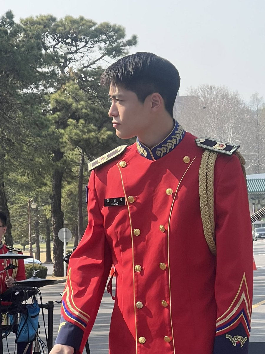 letmevalentineu's tweet photo. แจฮยอนชุดแดง หล่อที่สุดในโลก ㅠㅠㅠ https://t.co/hC3JW4uE6B