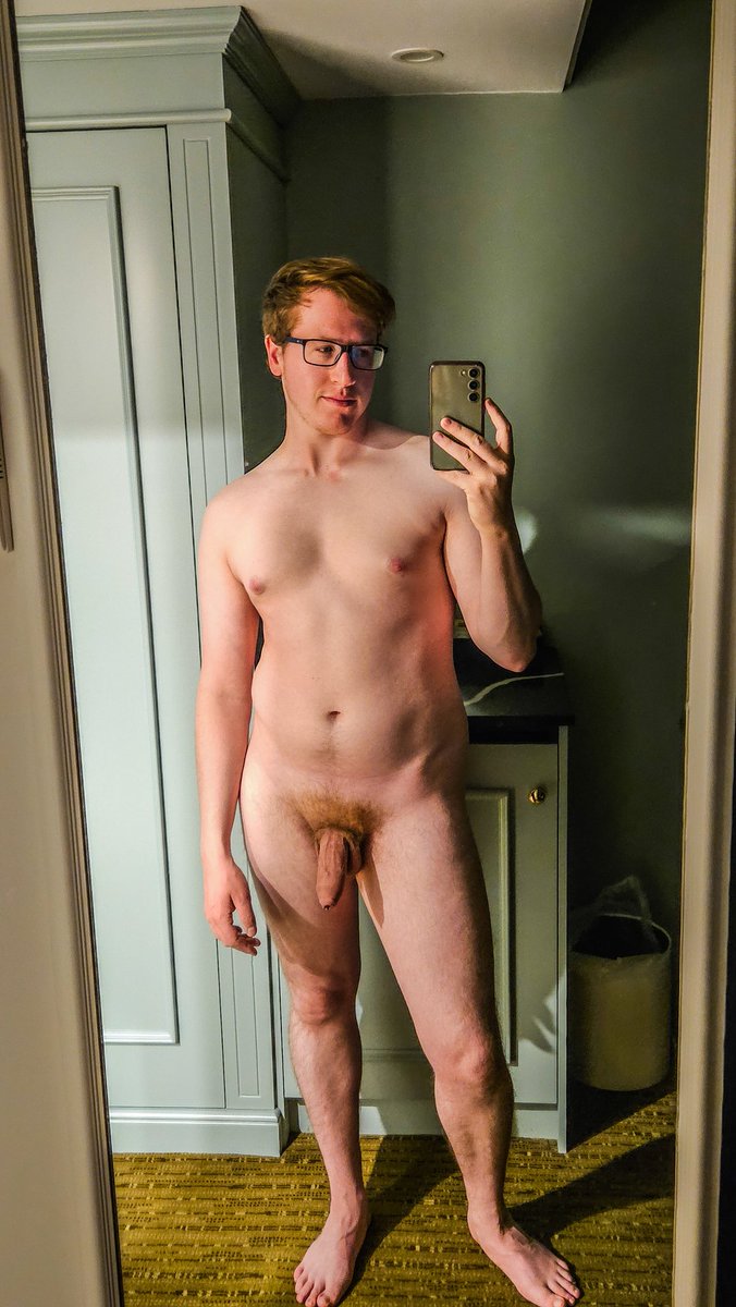 Hello from an another hotel room mirror 🫡