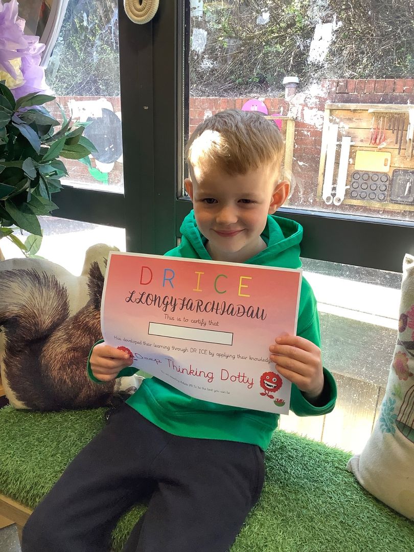 glanhowyprimary's tweet photo. Llongyfarchiadau to the DRICE winner in Corn Du! Your concentration and engagement has improved considerably and this has had a positive impact on your number recognition and number formation! #CornDu #DeepThinkingDotty https://t.co/YcUKeNQZiw