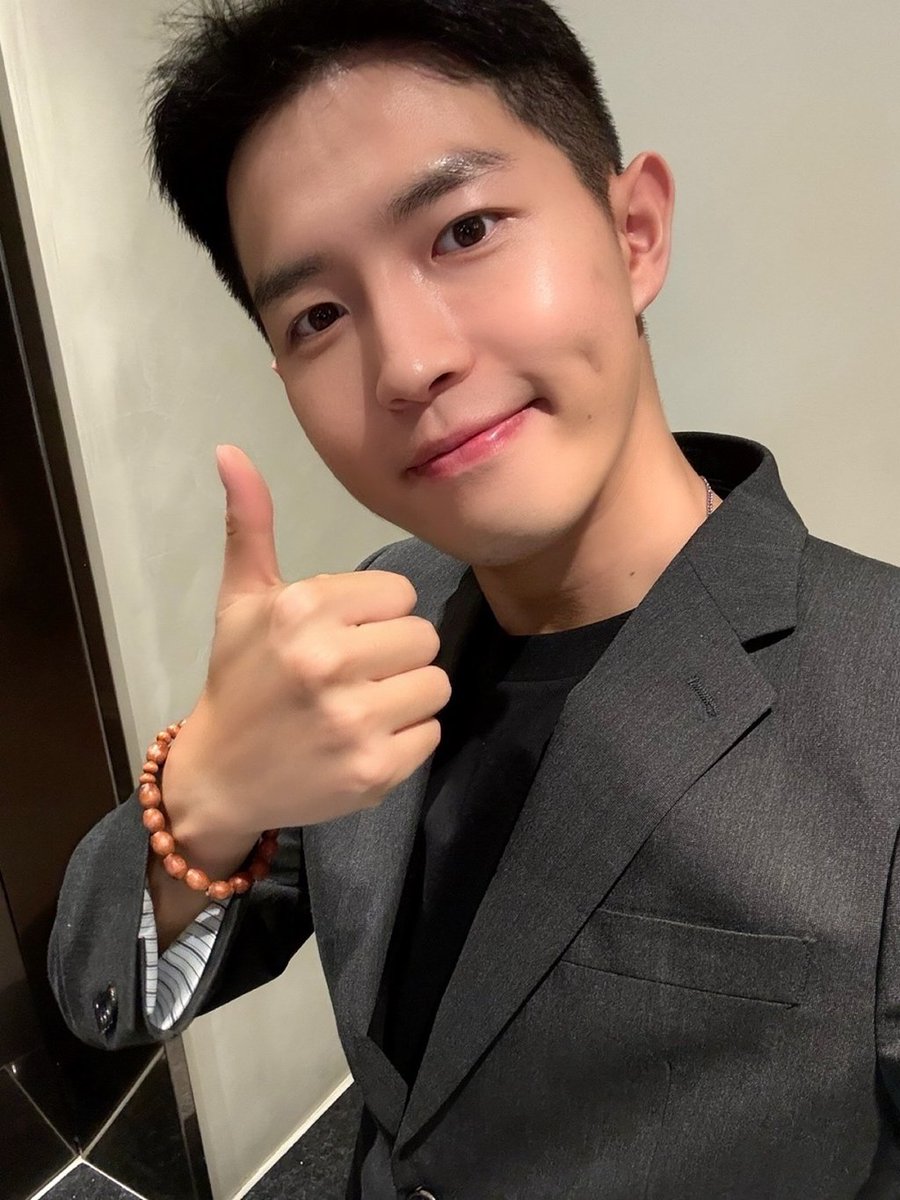 527_dal's tweet photo. 새삼스럽지만 김재환 용안 진심 내 취향임. https://t.co/JiSrMT9I3C