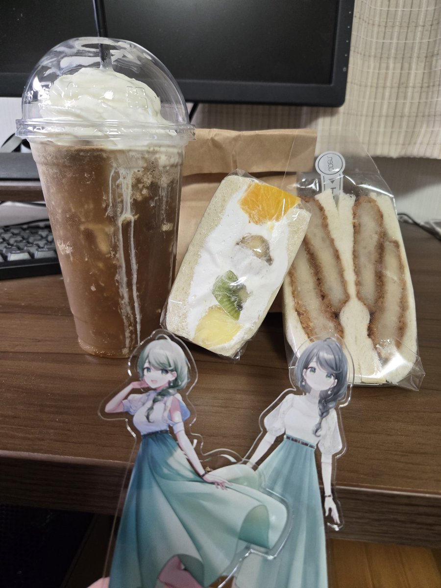 shiny_72's tweet photo. @shenasandesu せっかくなので飯テロ支援を、『カツカレーうどん』『アサイーボウル』『コロッケサンドとフルーツサンドwithコーラフロート』となっております、お納め下さい。 https://t.co/b2cZRncIVR