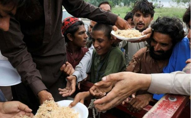 _Huzaifa_Irshad's tweet image. Over 40% of Pakistan’s population is food insecure, according to the World Food Programme. Meanwhile, billions are spent annually on VIP security convoys      and foreign tours. Hungry citizens, well-fed optics.
#WorldHungerIndex