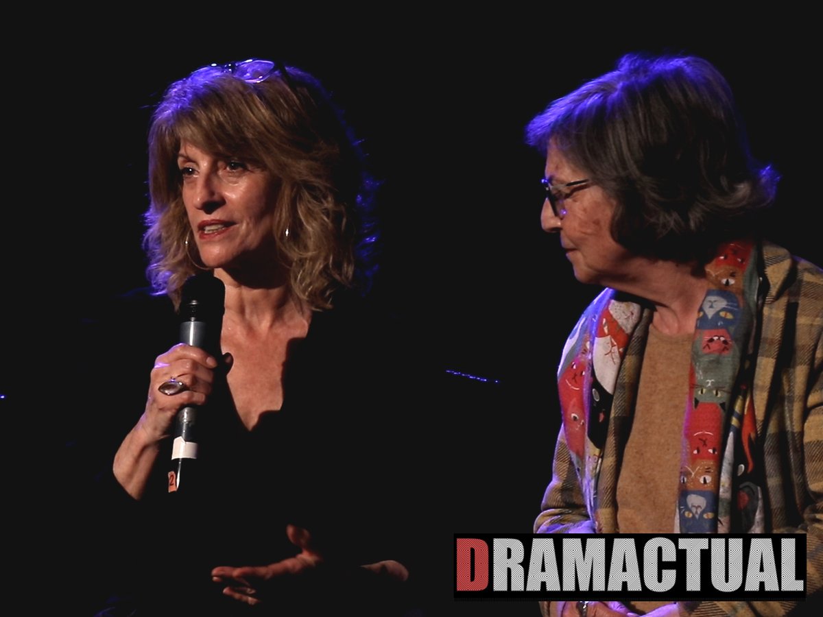 Dramactual 2025 ha tenido un emotivo cierre con la presencia de la autora CARMEN RESINO, que asistió a la lectura de su obra ULISES NO VUELVE realizada por Teatro del Astillero. En las imágenes, la dramaturga habla con el público sobre su producción teatral y su trayectoria.