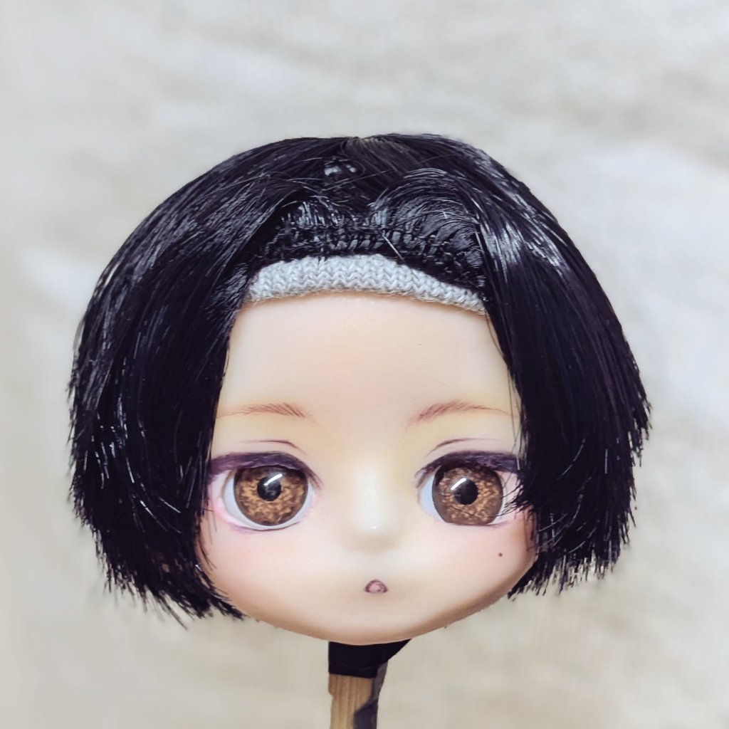 153_OBR's tweet photo. セリアドールのウィッグ作り③梳いたりカットしたり生え際貼ったり。あとはもう少し生え際作ってボリューム調整。これどうなるんだろ…ちゃんとできるんかな？
#��じ進捗 https://t.co/PmcpGqvBvj
