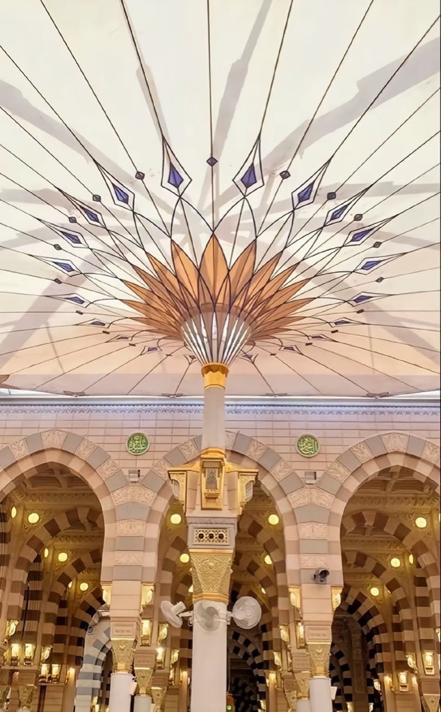 fahadhilel's tweet photo. صلّى الإله على النّبيّ الهادي ﷺ
 ما سار في الأرجاء صوت منادي

ما ردّد الكون الفسيح (محمدًا)
حين الأذان علا على الأشهادِ ﷺ
 
صلّى الاله على النّبيّ محمّدٍ ﷺ
 والآلِ والأصحابِ خيرِ عبادِ

صلّى عليه الله من غير انتها
بتتابع الأرقام والأعدادِ ﷺ
#ﷺ https://t.co/xnlTMUvhhu