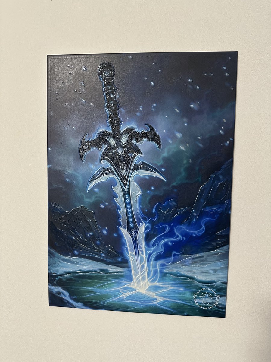 Got the new Limited Frostmourne <a href="/Displate/">Displate</a> !
👻It even glows in the Dark 👻

Get yours now before stock runs out: displate.com/limited-editio…

#ad