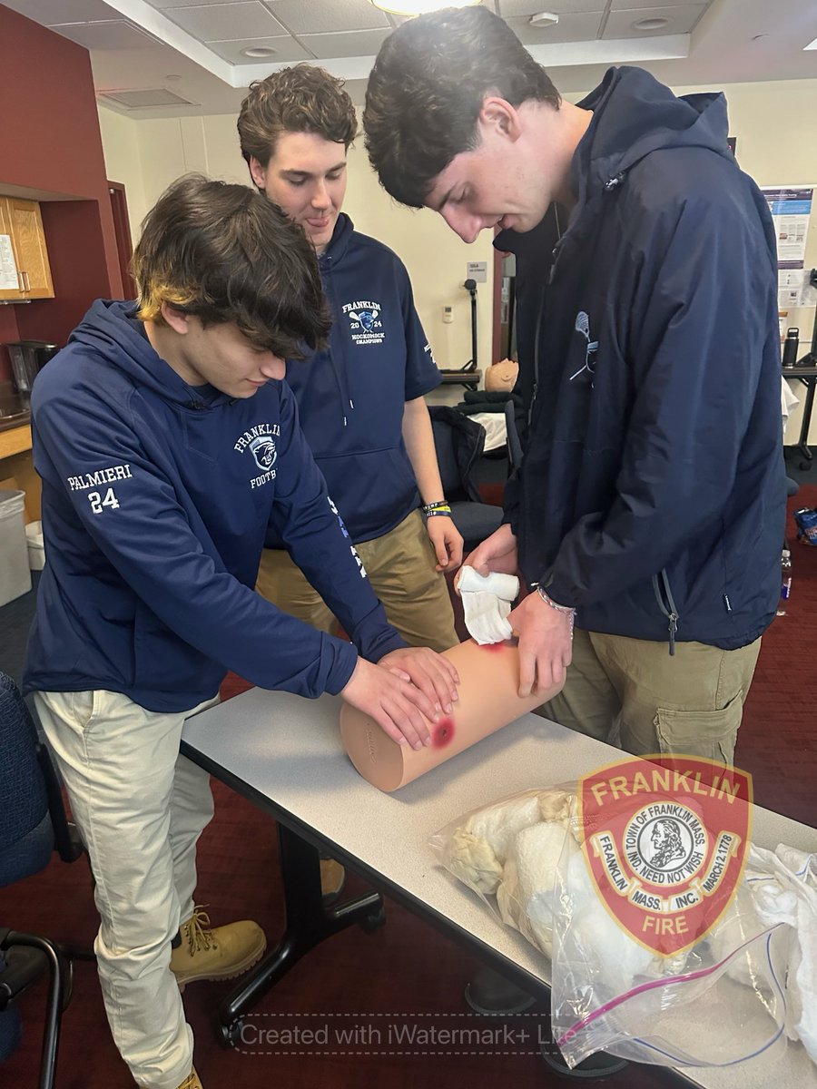 FranklinSafe's tweet photo. This week our FHS Senior Project students were certified in a new program we teach called Stop the Bleed. This program teaches people how to control bleeding until EMS arrives helping save lives due to response times for EMS. 🚑❤️🩸🚑❤️🩸 https://t.co/5WAYf8YFSH