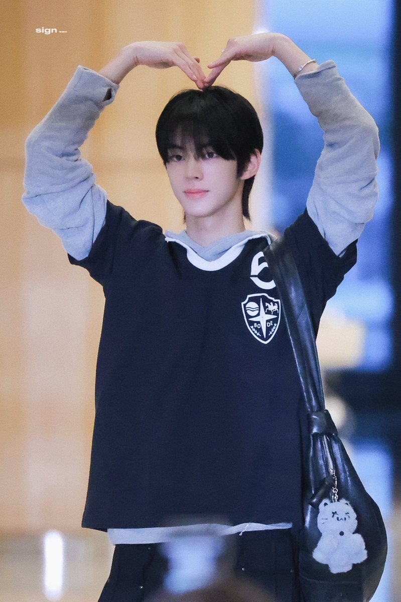 𝘀𝗶𝗴𝗻 tweet media