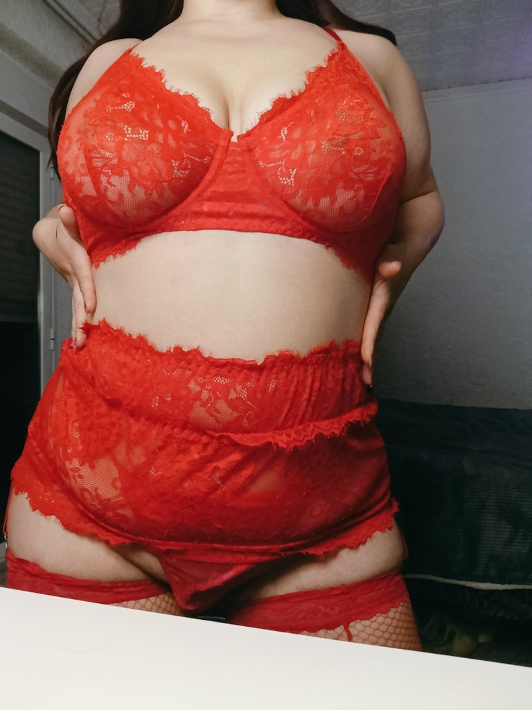 sophiecronax1's tweet photo. Te gusta como me qu da el rojo? Dale Rt si te gusta. Muack! Feliz viernes https://t.co/fwr2ZmWEfA