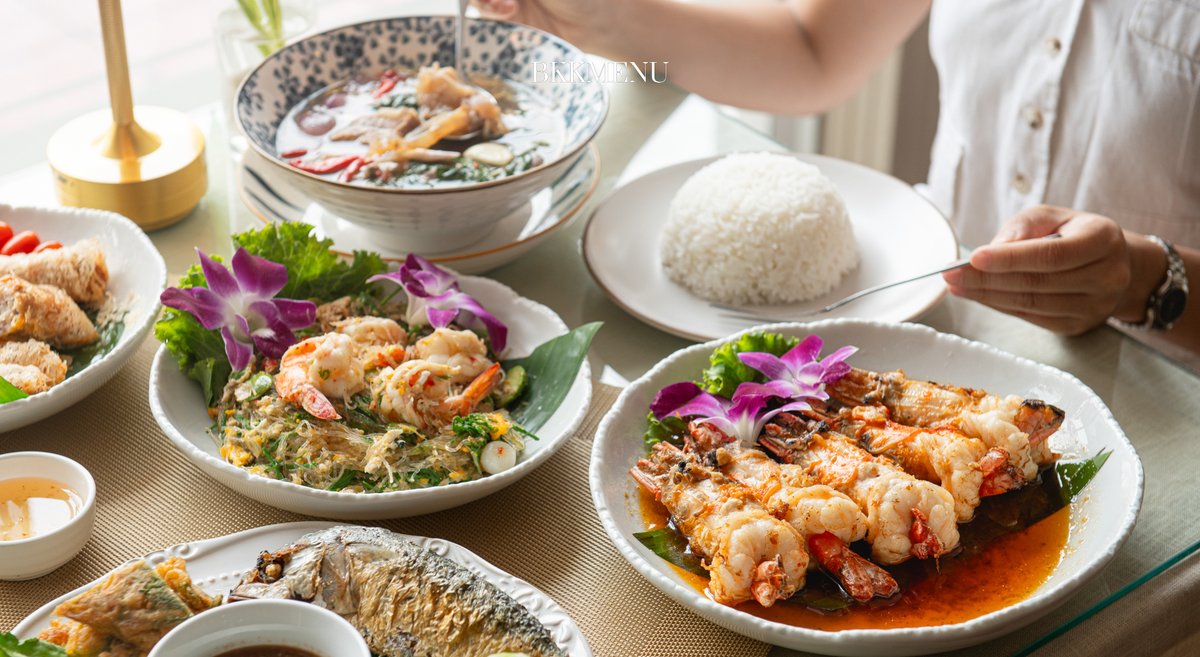 bkkmenu's tweet image. #TOPLIST ครั้งนี้ ขอต้อนรับวันหยุดยาวเทศกาลสงกรานต์ ด้วยการเฟ้นหาความอร่อยที่มาพร้อมกับรสชาติไทย ๆ สไตล์ Home Cook ใครกำลังมองหาร้านอาหารไทยละมุนใจ เหมือนได้รับประทานกับข้าวบ้าน รีบจูงมือคนที่รักหรือชวนครอบครัวไปปักหมุดฉลองความสุขบนโต๊ะอาหารกันด่วน ๆ !