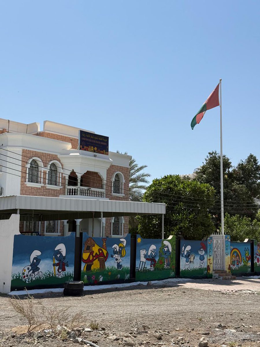 rashid_alminji's tweet photo. الرسم فن لا يجيده إلا من ارتقى خياله، ومن وسع أفقه، ومن له عين باصرة، وقلب نافذ.

بعض من أعمال الرسام غصن بن سعيد المطري بمدرسة الحائمة الخاصة للتعليم المبكر #بولاية_إبراء .
الرسام غصن من أبناء منطقة الحائمة ، طالب في الصف الثاني عشر بمدرسة المتنبي الثانوية يستحق الدعم . https://t.co/WTlCRWgbuZ
