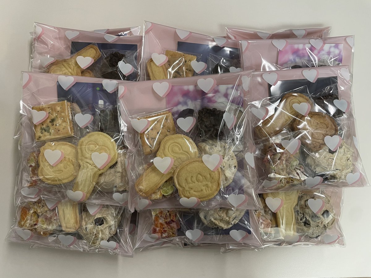 nwhzz0208's tweet photo. 인피니트 LIMITED EDITION 앙콘 나눔

🍪핸드메이드 간식나눔(총20개)
날짜: 4/12 (토) 첫콘
장소 및 시간: 당일 타래로 공지
인증: 게시물 RT + 당일 티켓

✔️핸드메이드 간식4종
✔️잉피 버터쿠키 6종 중 1종
✔️여봉 버터쿠키 1종
✔️엽서 1장
➕띠부씰 랜덤 (10개)

공연날 당충전 ㄱㄱ 
#인피니트 https://t.co/z5QIbl2e2M