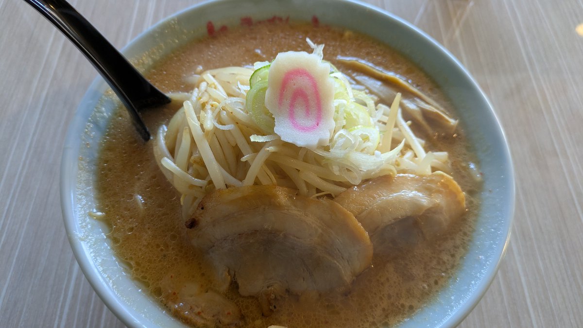 BambooD10's tweet photo. 久しぶりに「さんぱち」にラーメン食いに行ったらサービスデイで700円だった (通常は950円)
これぞ天命なのだよ😁 https://t.co/9CfeTEwYqM