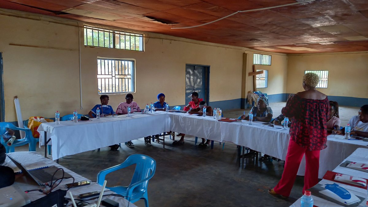 hovuca1's tweet photo. Happening Now ❗❗❗
Day 1 🔥🔥🔥 of our 2 day peer educator training on Comprehensive Sexuality Education, Sexual and reproductive health, TB and MALARIA. Introduction session on who is a peer educator and their duties.
#AGYW #SRH #CSE https://t.co/WAgxH0jfOM