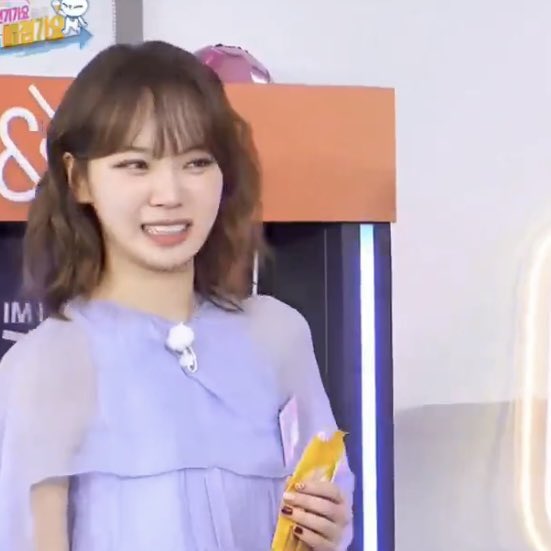 ftchkzh's tweet image. chaewon 😭