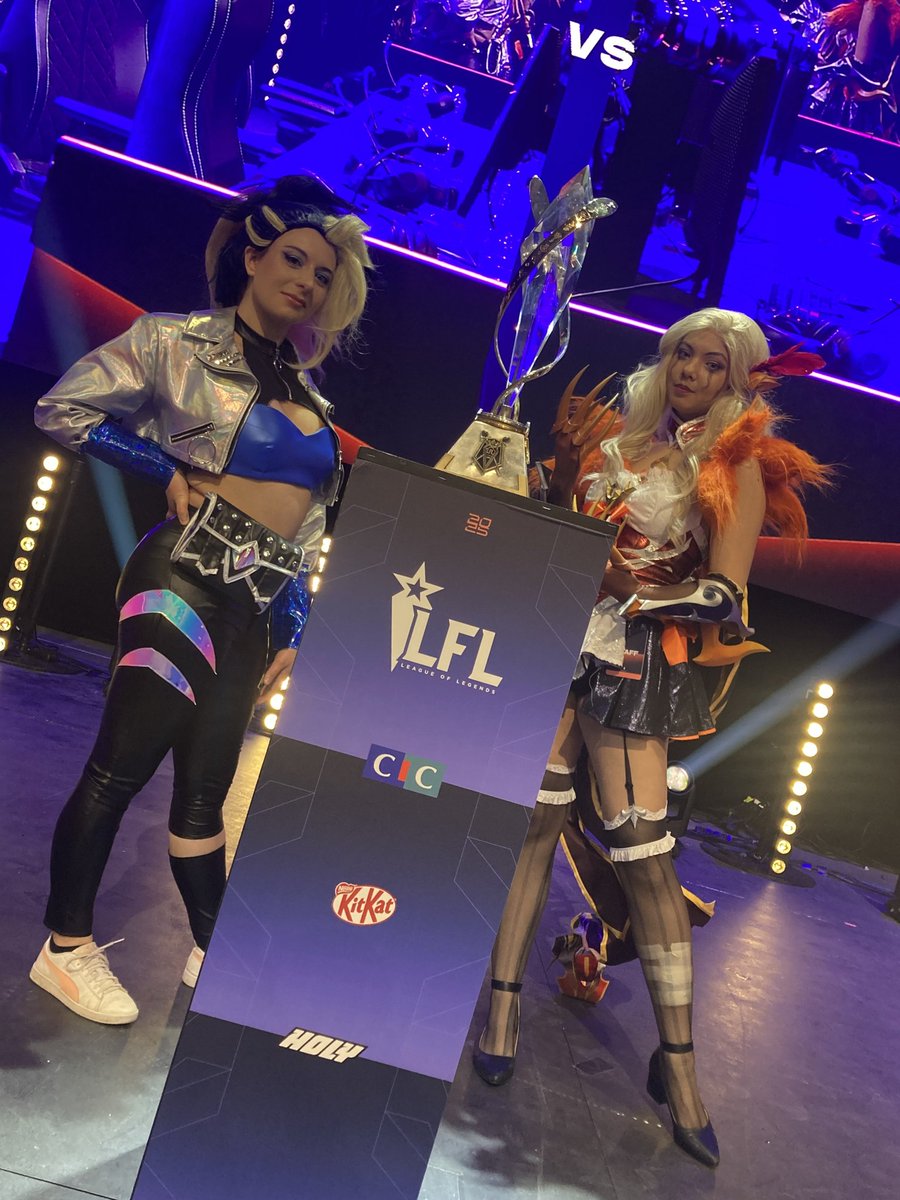 alifiacosplay's tweet photo. On était au #lfldays avec ma copine @Asclepsia ❤️ J'espère que vous avez eu vos Kit Kat !
Big up au fan de #JOBLIFE et #Gentlemate vous étiez trop mimi avec nous 😂 https://t.co/qC39BSUGOd