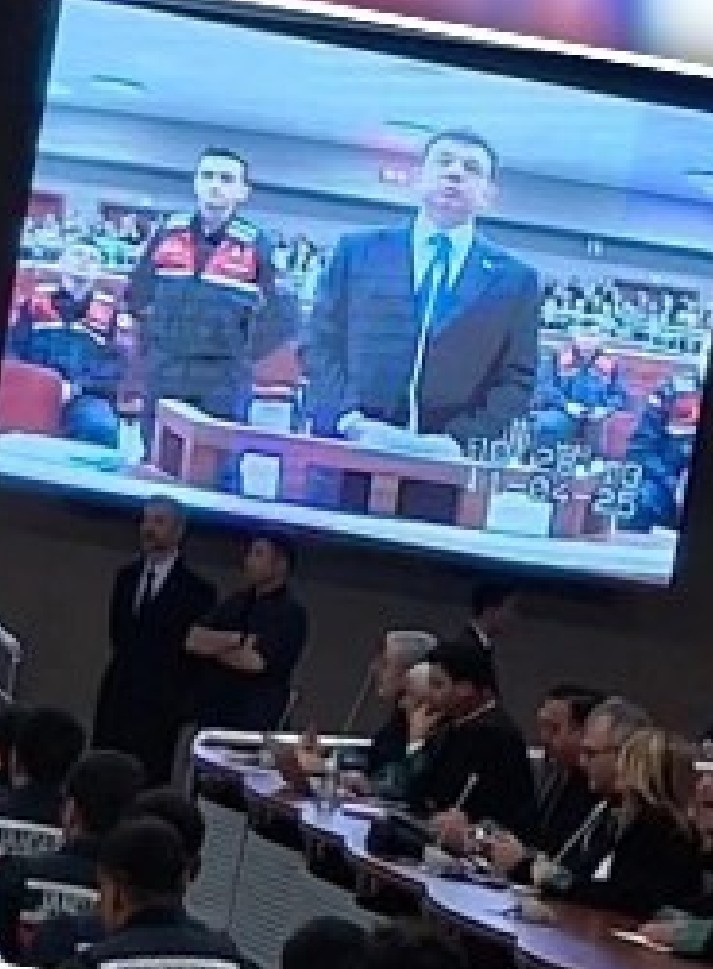 Uğur Demiroğlu (@my__idea) on Twitter photo Ekrem İmamoğlu’nun Silivride ifade sırasındaki gurur fotoğrafı. Yakındır sizlerin buralarda yargılamanız. Ama biz adaletle, halka açık yargılanacağız sizi. Ekrem başkan gururumuz. <a href="/eczozgurozel/">Özgür Özel</a> <a href="/alimahir/">Ali Mahir Başarır</a> <a href="/mansuryavas06/">Mansur Yavaş</a> <a href="/gamzetascier/">Gamze ŞENGEL TAŞCIER</a> Ekrem İmamoğlu’nun Silivride ifade sırasındaki gurur fotoğrafı. Yakındır sizlerin buralarda yargılamanız. Ama biz adaletle, halka açık yargılanacağız sizi. Ekrem başkan gururumuz. <a href="/eczozgurozel/">Özgür Özel</a> <a href="/alimahir/">Ali Mahir Başarır</a> <a href="/mansuryavas06/">Mansur Yavaş</a> <a href="/gamzetascier/">Gamze ŞENGEL TAŞCIER</a>