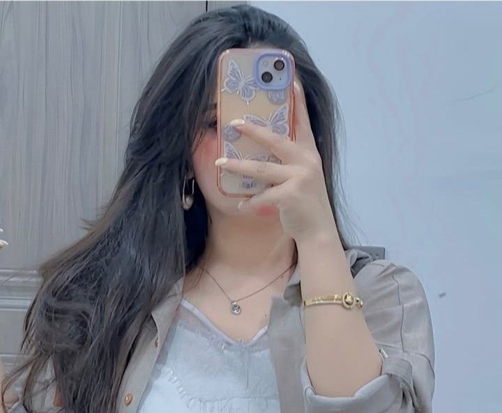 امرأة لاتملك اجابات 
لكنها تثير فيك الاسئلة 💜...!!♡