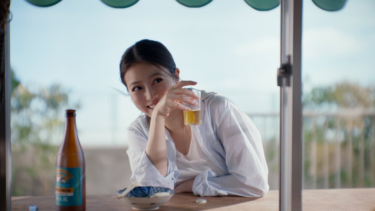 Snow Man目黒蓮、海沿いの立ち飲み屋で ビール堪能＆おつまみ追加 