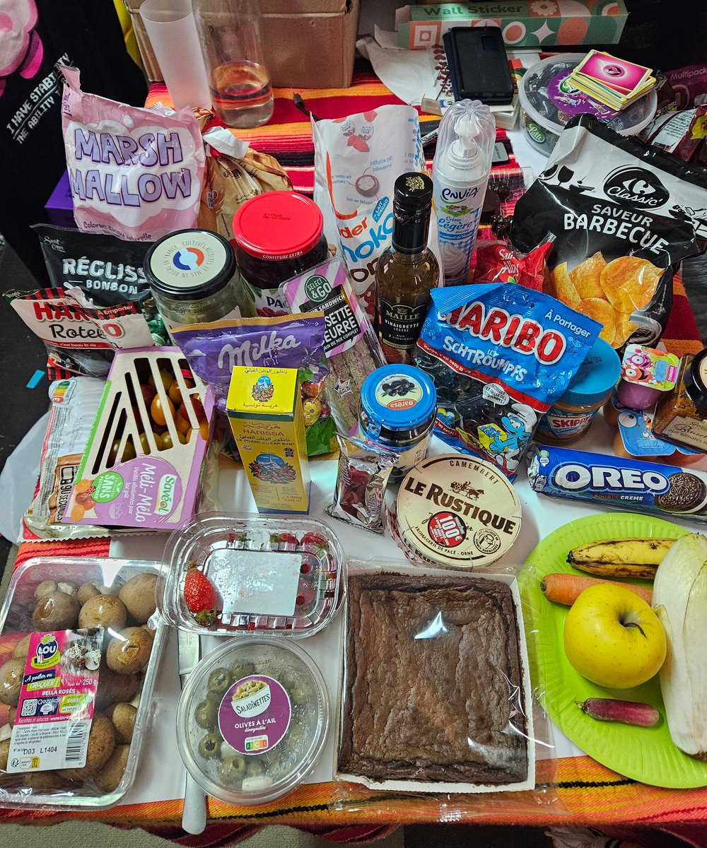 Nommez un duo d'aliments improbable, et venez me voir peut-être le "déguster" demain en live ! Twitch.tv/papajoue (Aled) 

**Ex. Chips-bbq banane, champignons beurre de cacahouète, schtroupfs harissa...**