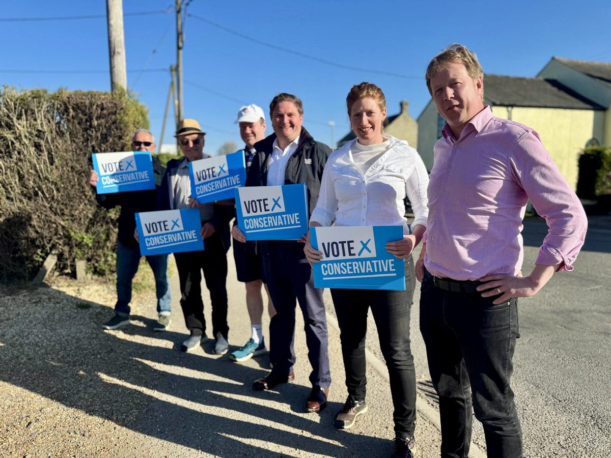 paulbristow79's tweet photo. 🌟 TERRIFIC TEVERSHAM 🌟
Brilliant team out in #Teversham campaigning with Harriet Gould - who will make a super local councillor. 💙
Lots of people horrified with Labour and Lib Dem support for congestion charging in #Cambridge. I shall end the war on the motorist 💪 https://t.co/GtNkNh1byd