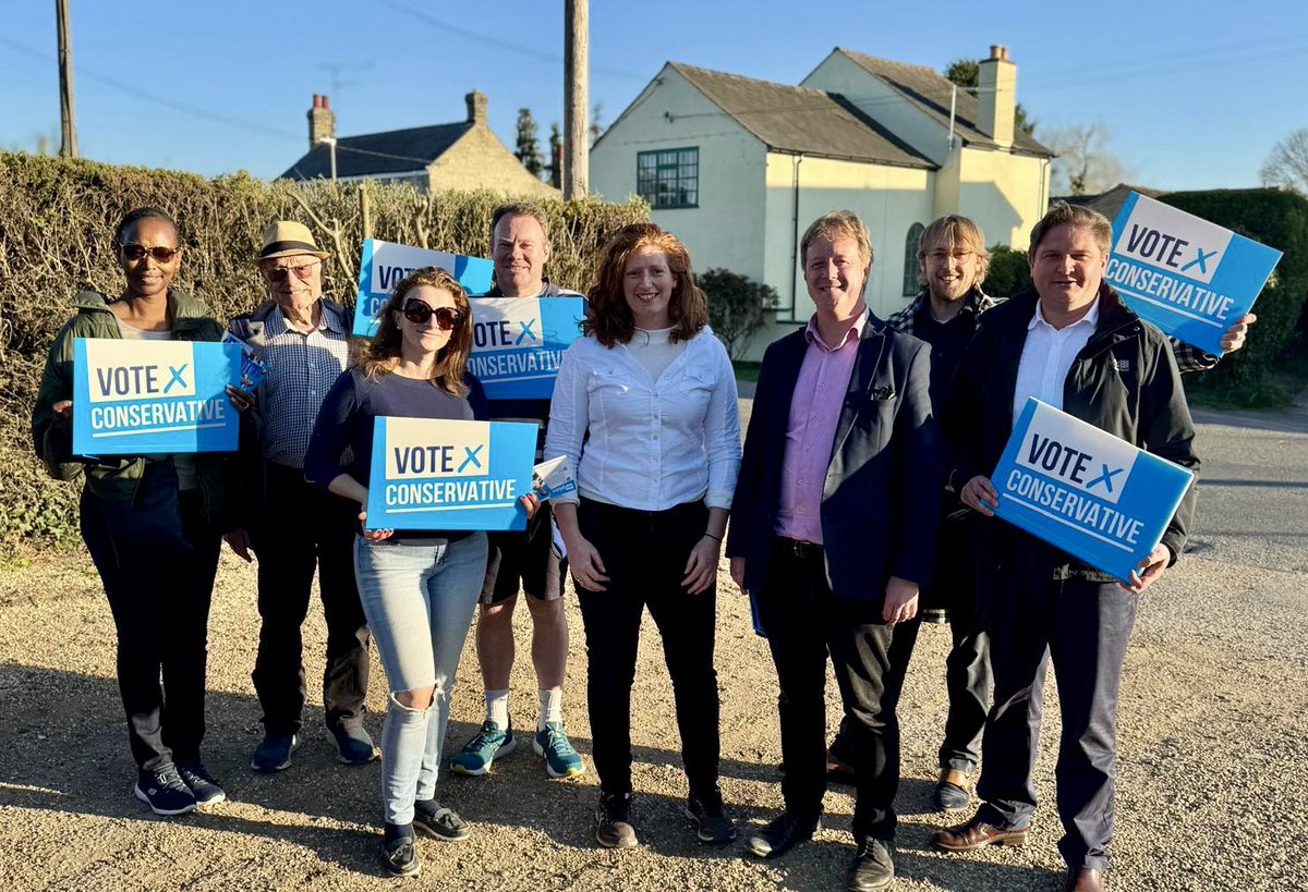 paulbristow79's tweet photo. 🌟 TERRIFIC TEVERSHAM 🌟
Brilliant team out in #Teversham campaigning with Harriet Gould - who will make a super local councillor. 💙
Lots of people horrified with Labour and Lib Dem support for congestion charging in #Cambridge. I shall end the war on the motorist 💪 https://t.co/GtNkNh1byd