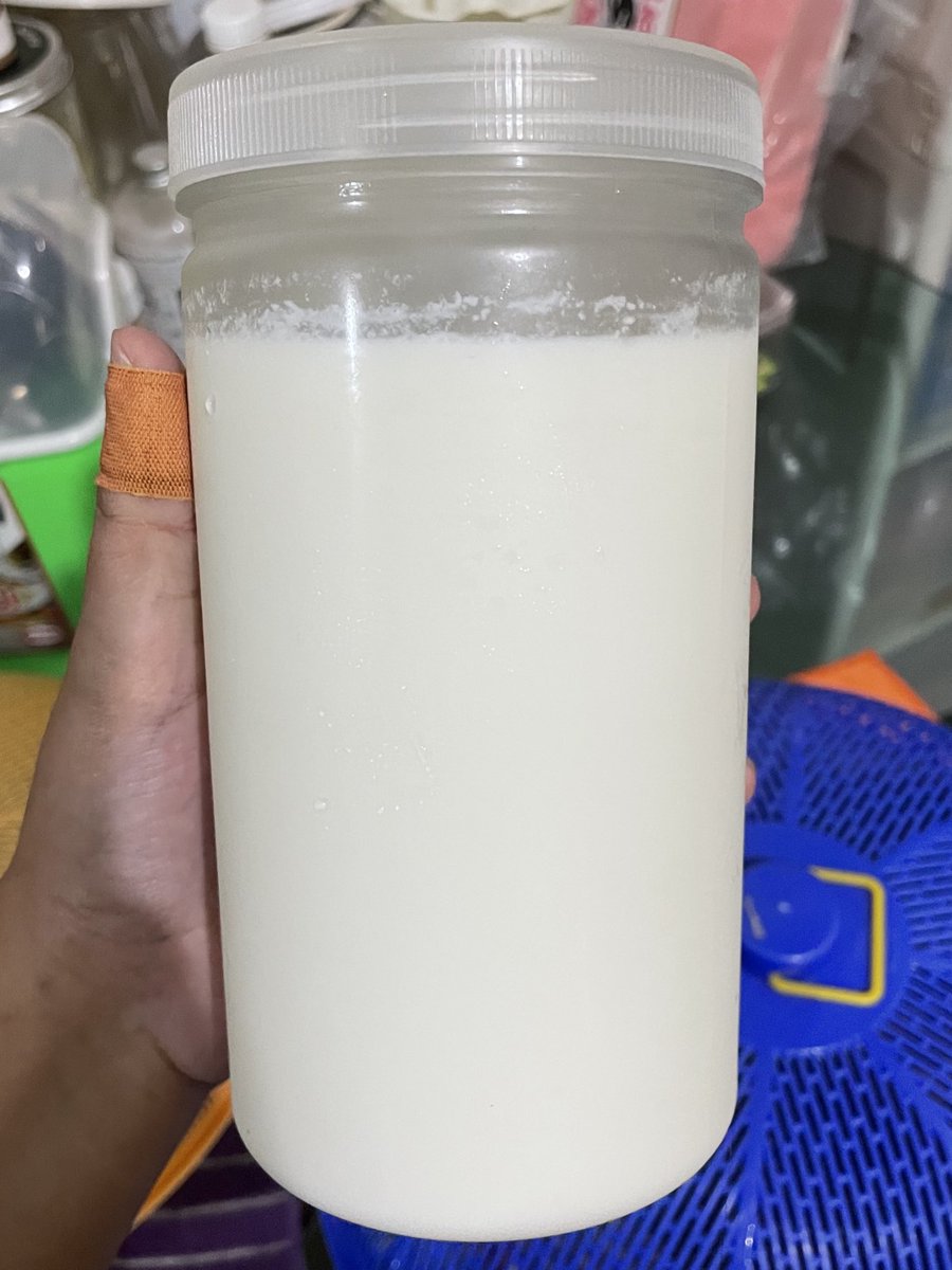 watashiwahyuw's tweet photo. @sfxput aku sebelumnya susah pup, bisa tiga hari sekali. terus dari lebaran aku konsumsi dua ini; yogurt dan psyllium husk, sekarang jadi pup setiap hari &amp; ga keras. yogurt tau lah yaa probiotik. nah psyllium husk ini fiber (serat), biasa ada di minuman2 fiber kayak f*mmy, flim*y https://t.co/d42l8y8tCj