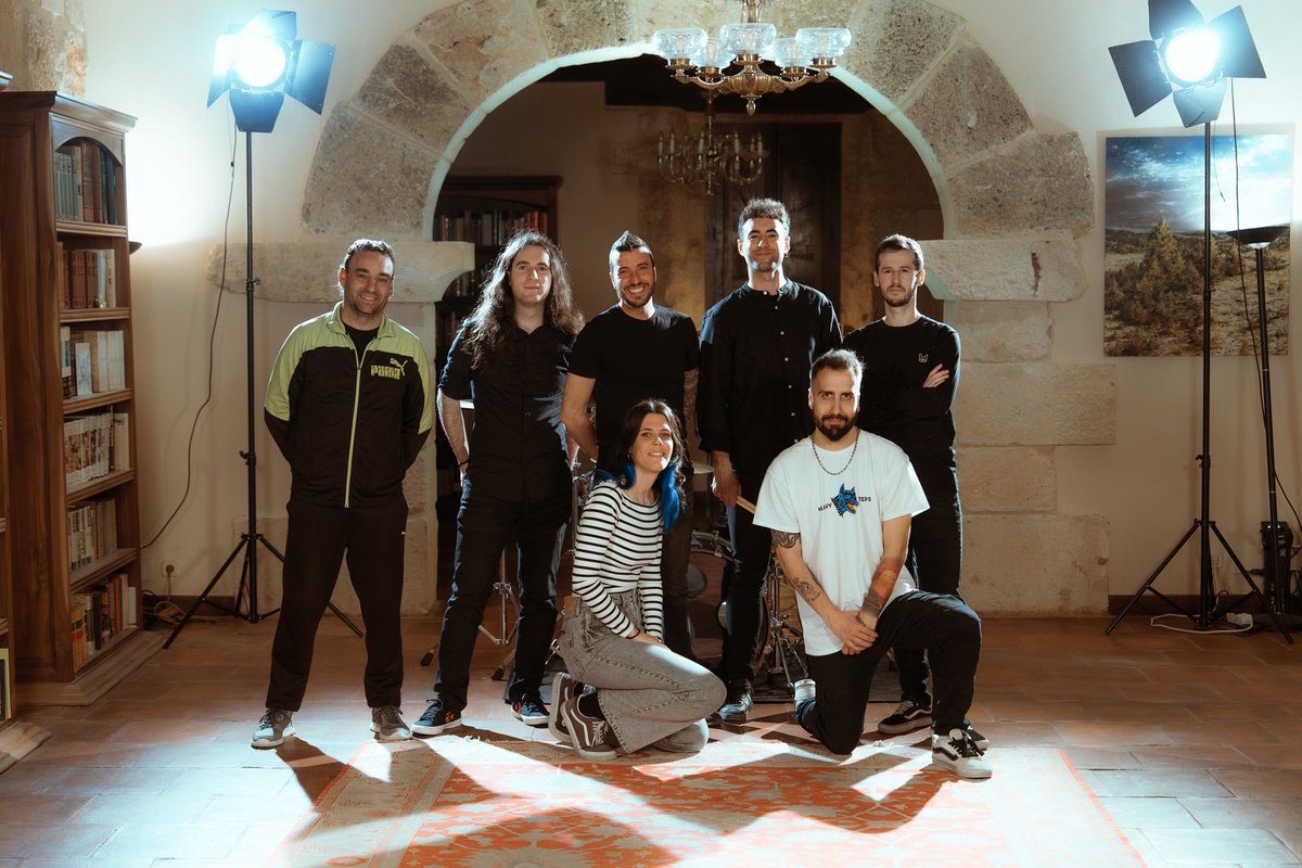 El finde pasado estuvimos grabando un nuevo videoclip en San Esteban de Gormaz. Que suerte tenemos de poder contar con gente amiga que además es profesional y maravillosa!! ❤️Disponible pronto en vuestras pantallas!! @bealawless <a href="/Olithrash/">Oliver Heras Esteban</a>