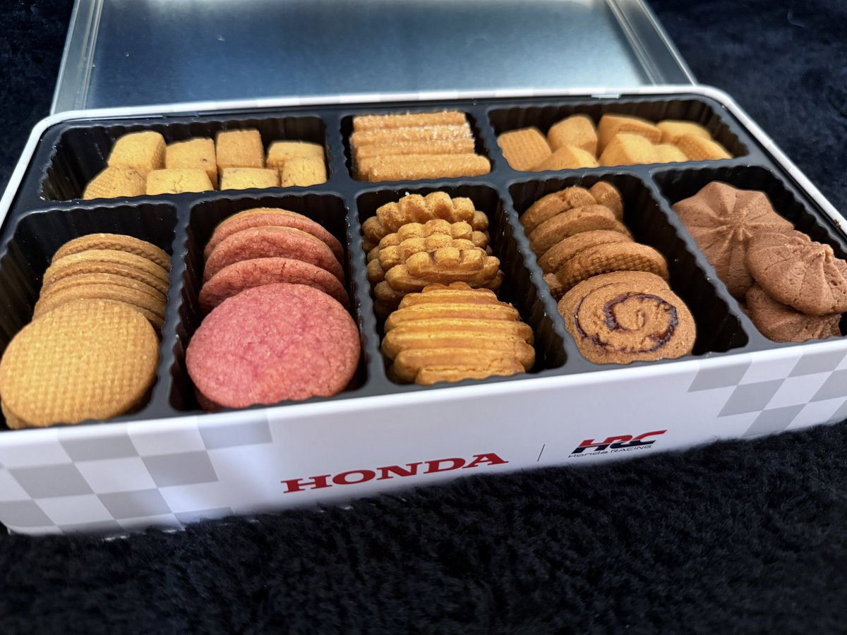 ドミニクドゥーセとHONDAコラボの 初優勝60周年記念缶🏎️🍪 鈴鹿のお