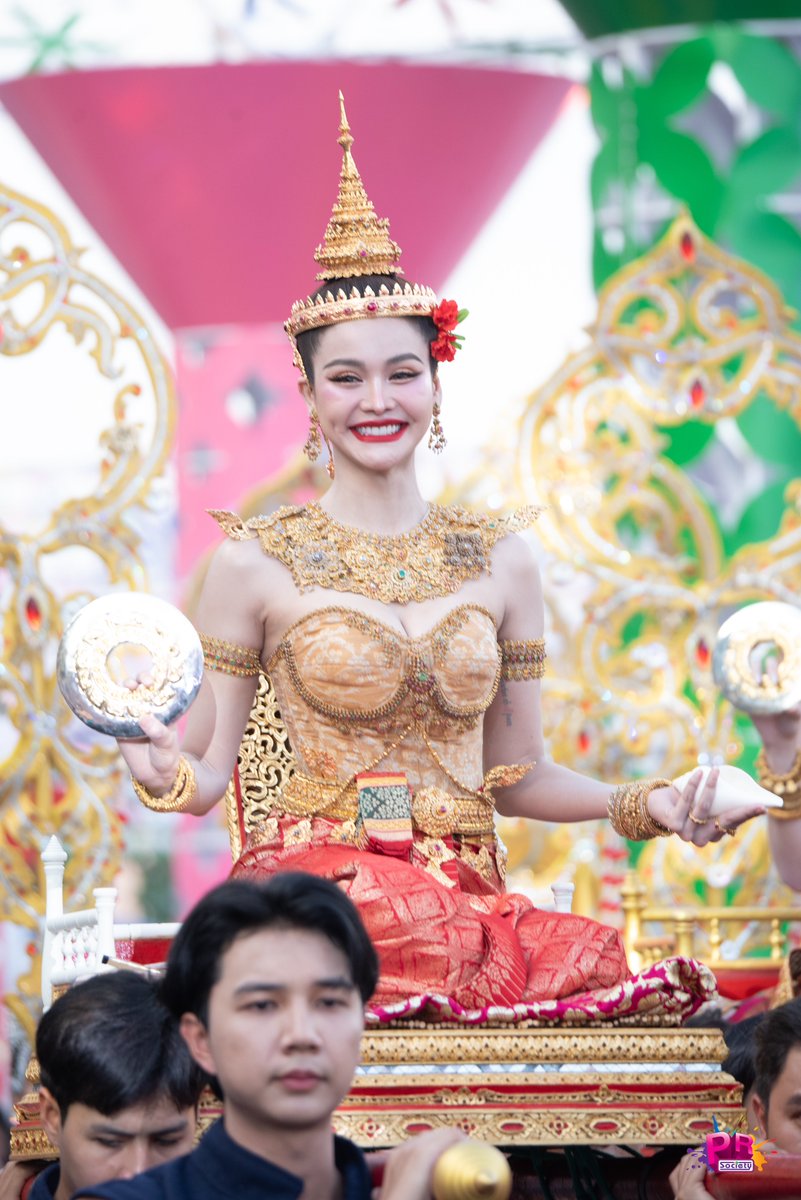 KUNPRAPHAT1's tweet photo. สวยมากกกกกกก🤍

ENGLOT SONGKRAN ICONSIAM
#ENGLOTxICONSIAM
#อิงฟ้ามหาชน https://t.co/jYINVxBxrh