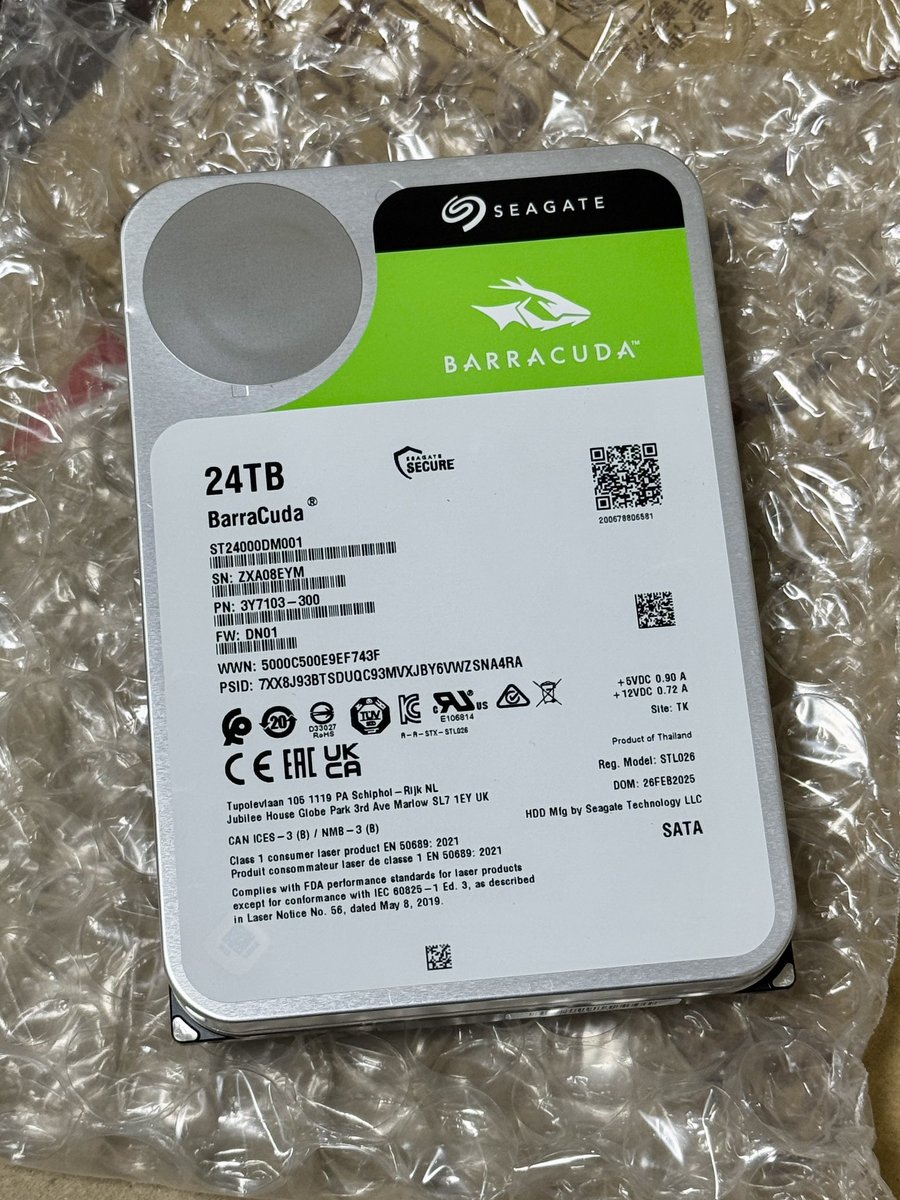 itaimecom's tweet photo. 24TB で５万円弱というあまりの安さに思わず買ってしまった

シーゲイトは久しぶり

価格.com - SEAGATE ST24000DM001 [24TB SATA600 7200] 価格比較 https://t.co/p5RZhpnE76 https://t.co/miFzGQ7tKY
