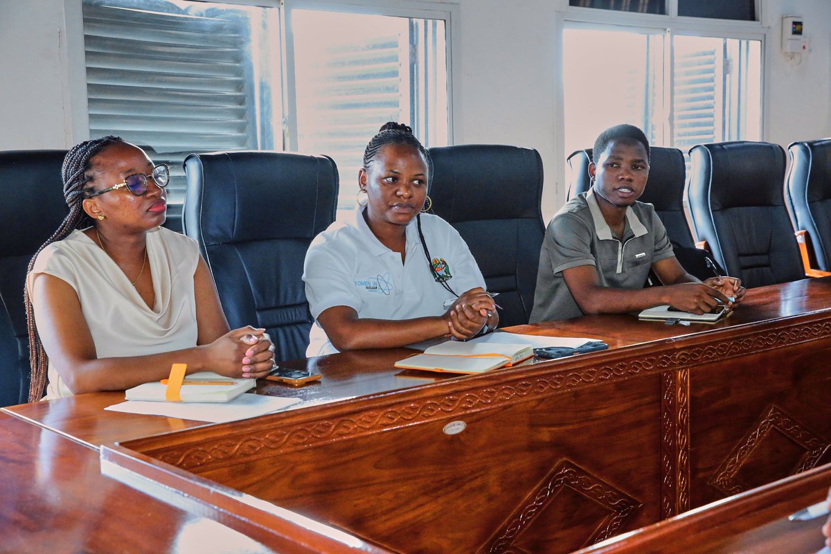 RAOTA wafanya kikao na Mkurugenzi Mtendaji wa Ocean Road Cancer Institute (ORCI) Dr. Diwani
RAOTA imewakilishwa na rais <a href="/LudoFredrick/">𝗠𝗧𝗔𝗔𝗟𝗔𝗠𝗨🌐</a>, makamu wa rais Julieth Swai, katibu mkuu Furahini Yoram, mhazimi Agnes Ngowi na mkuu wa kamati ya TEHAMA Elihaki Raphael.