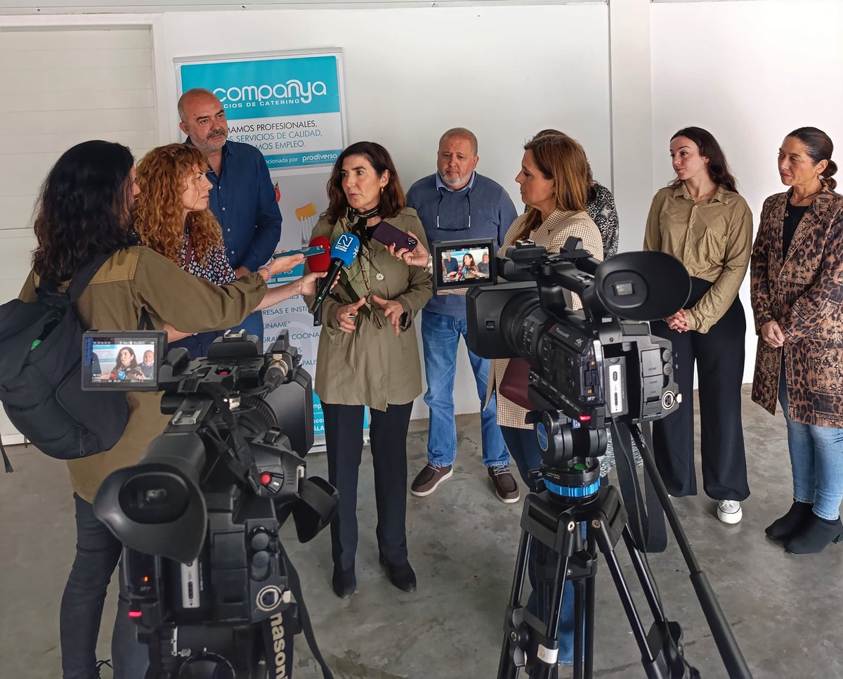 Acompanya_'s tweet photo. Hoy, Rocio Blanco, consejera de @EmpleoJunta de la @AndaluciaJunta, ha visitado las instalaciones de nuestra empresa de inserción sociolaboral @Acompanya_, donde ha presentado la nueva orden de incentivos.
#economíasocial #transformaciónsocial
@Prodiversa https://t.co/eqfw0ldvr3