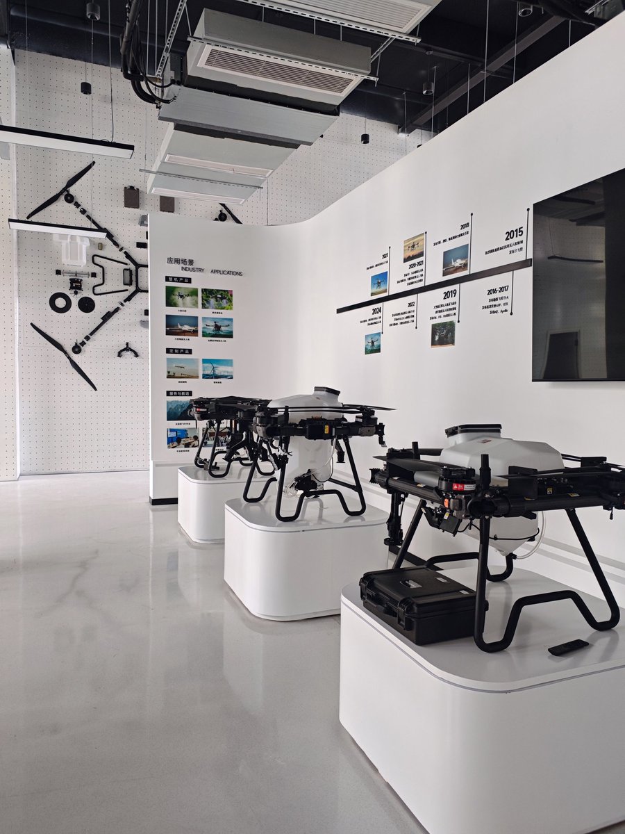 TopxgunW's tweet photo. Our second display will be ready soon😊#dronelife #agro #dronephotography #drone #dronesagricolas #agriculture #agriculturelife #agricultureandfarming #agricultural #Fumigaciones #Fertilización #sprayingdrone #spreading #maiz #trigo #Arroz #mexico #guatemalacity #peru #venezuela https://t.co/o2iFgx6sgW