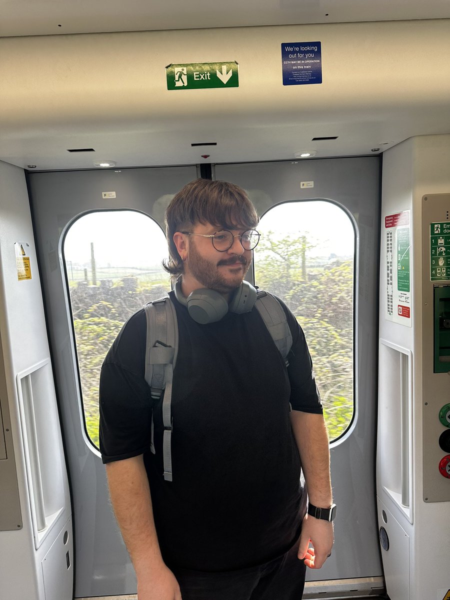 hetnonsense's tweet photo. in england https://t.co/gqTv7LL0QH